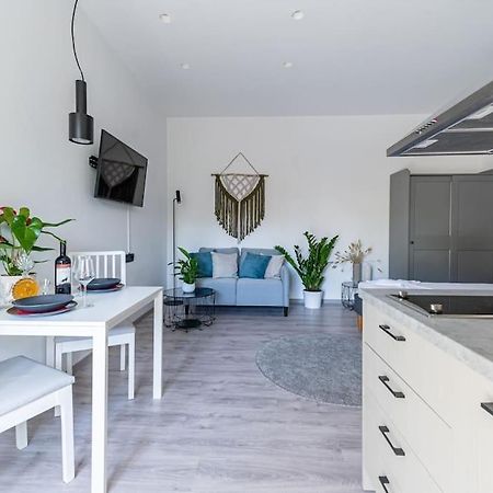 Elegant Fully Equipped Apartment Near City Centre كاندية المظهر الخارجي الصورة