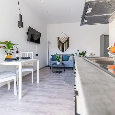 Elegant Fully Equipped Apartment Near City Centre كاندية المظهر الخارجي الصورة