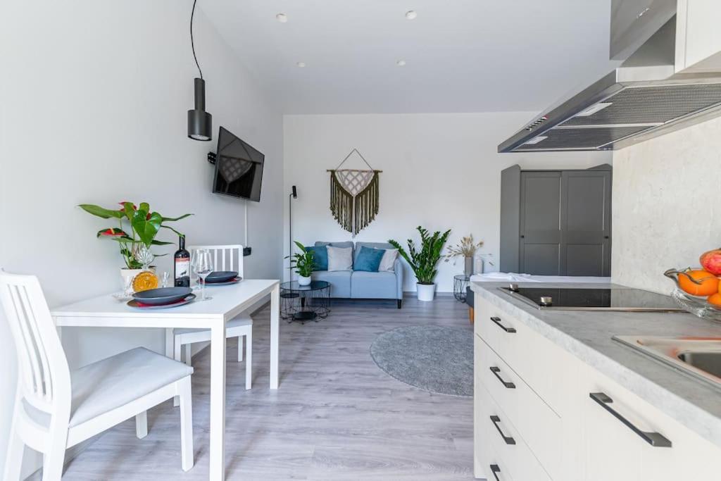 Elegant Fully Equipped Apartment Near City Centre كاندية المظهر الخارجي الصورة